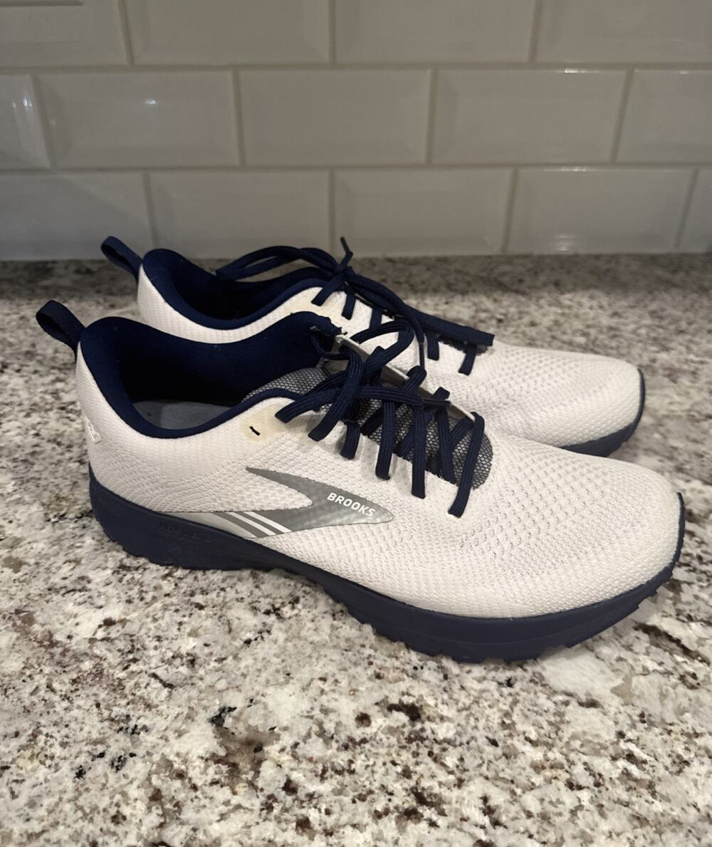Brooks Revel 5 Men’s Size 10.5 White Blue Running Shoes 1103741D107 Brand NEW